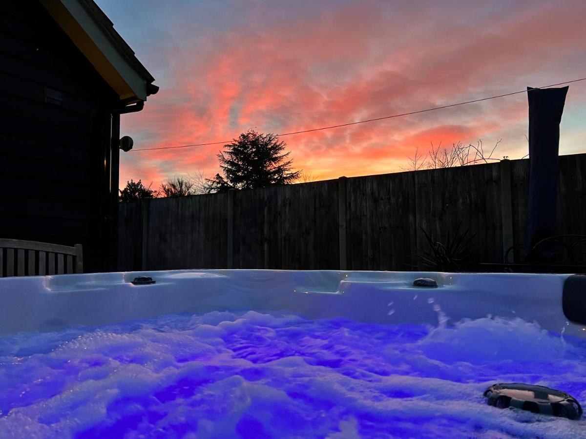 فيلا Saving Grace With Private Hot Tub Bawdeswell المظهر الخارجي الصورة