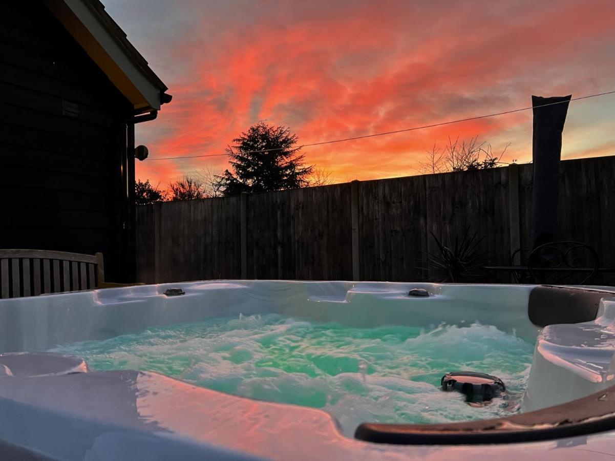 فيلا Saving Grace With Private Hot Tub Bawdeswell المظهر الخارجي الصورة